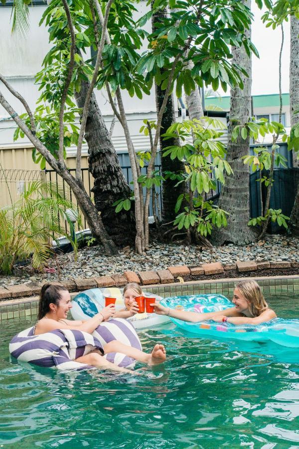 Mad Monkey Village Cairns Kültér fotó
